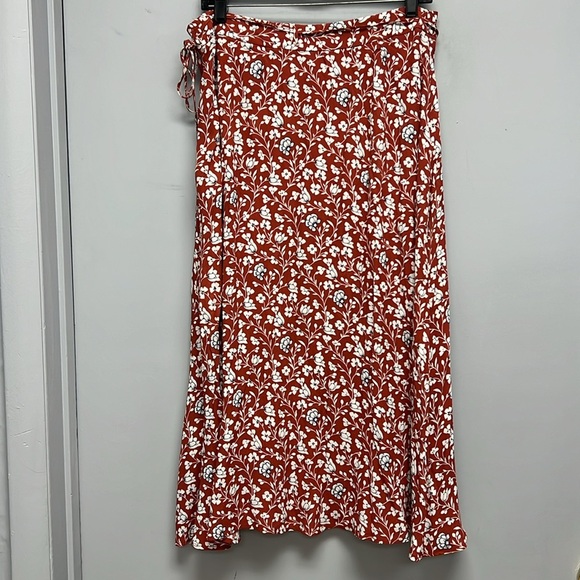 NWT Talbots Floral Faux Wrap Tie Waist Skirt Size 12 - Picture 2 of 7